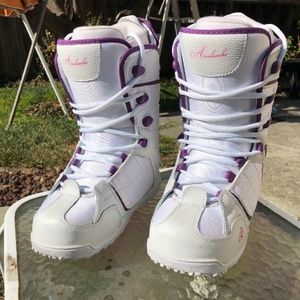 Avalanche Eclipse Snowboard Boots Womens